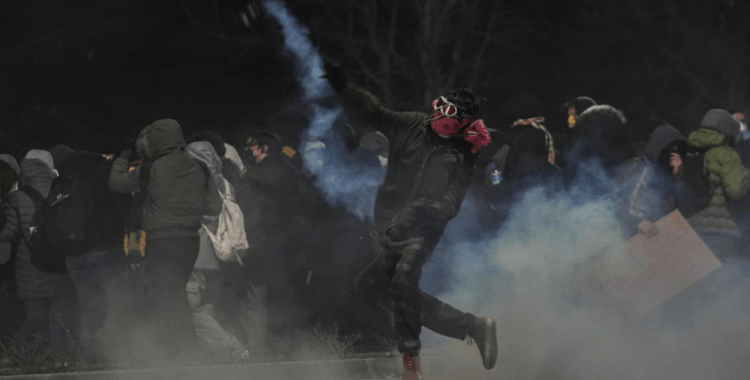 Yerlikaya: Dünkü gösterilerde 16 polis yaralandı, 53 şahsa işlem yapıldı