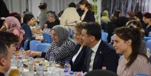 Vali öğrencilerle iftarda buluştu
