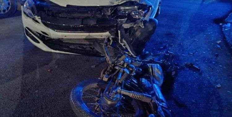 Otomobille çarpışan motosikletin sürücüsü yaralandı
