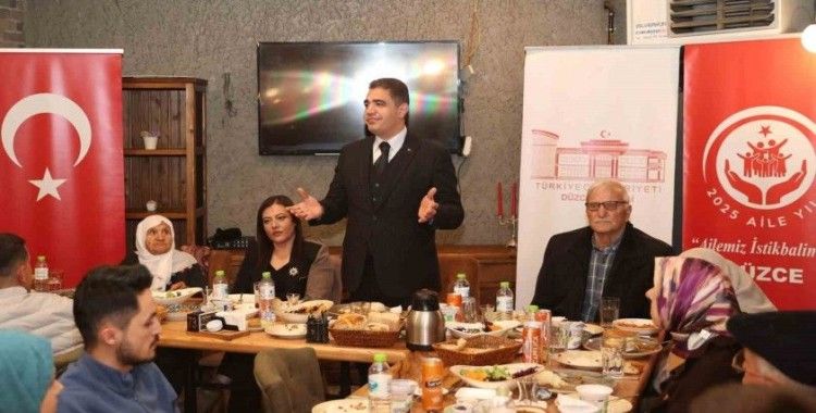 Evliliklerinde yarım asrı dolduranlar iftarda buluştu
