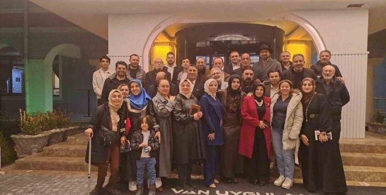 Vanlı şair ve yazarlar iftarda buluştu
