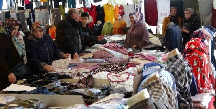 Kütahya’da Bayram Pazarı ilgi görüyor
