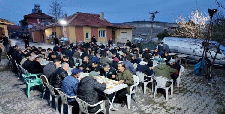 Gemiçli yörükler ve misafirleri iftarda bir araya geldi
