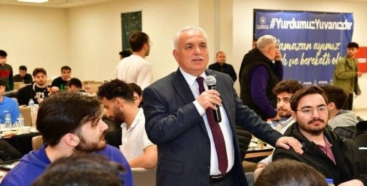 Vali Yıldırım, öğrencilerle sahurda buluştu
