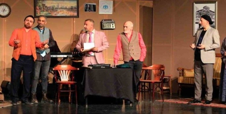 Şehir Tiyatrosu’nun yeni oyunu ‘3 Kuşak Erzurum’ yoğun ilgi gördü
