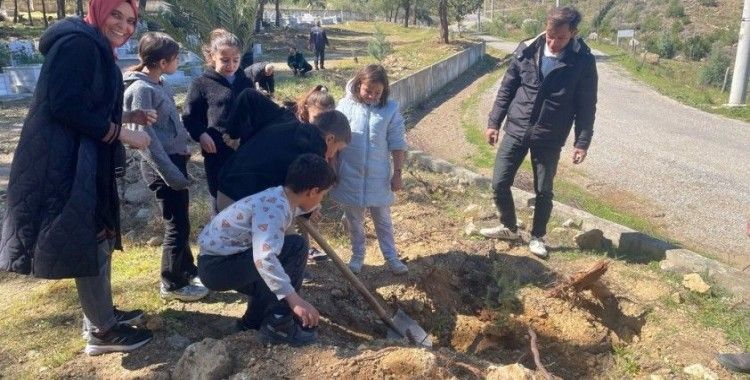Bozyazı’da fidanlar toprakla buluşturuldu
