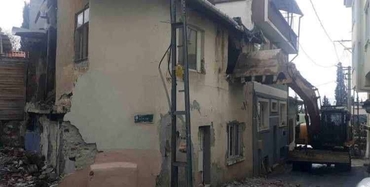 Osmangazililerin güvenliği için metruk binalar yıkılıyor
