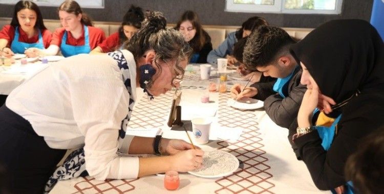 Gençler yeteneklerini keşfediyor
