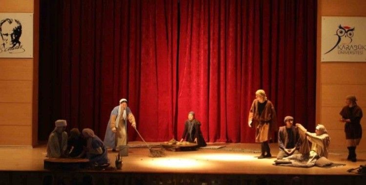 Kazakistan’ın Tarihi Draması "Sak Dala" KBÜ’de sahnelendi
