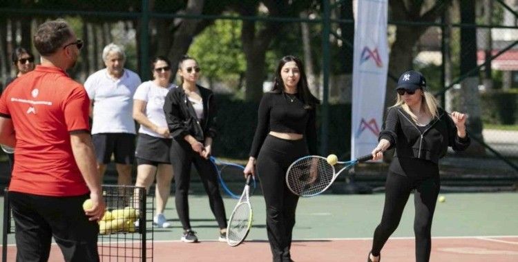 Mersin Büyükşehir Belediyesinden ücretsiz tenis kursu
