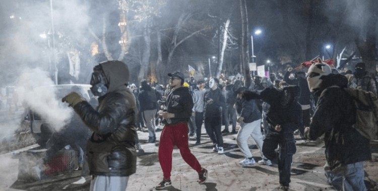 İstanbul'daki gösterilerde suça karışan 172 şüpheli tutuklandı