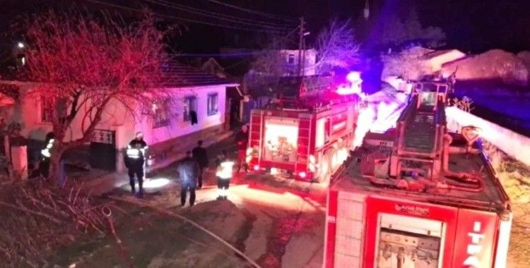 Emet’te korkutan yangın
