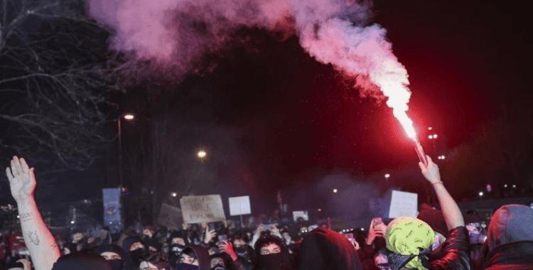 İstanbul'da izinsiz gösterilerde 178 zanlı tutuklandı