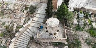 Büyükşehir Belediyesinde bayram öncesi mezarlıklarda temizlik çalışmalarını sürdürüyor
