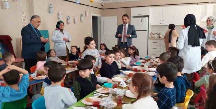 Tekne oruçlarını öğle ezanıyla açtılar
