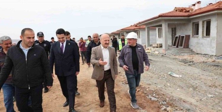 Ozan Köyü deprem evleri incelendi
