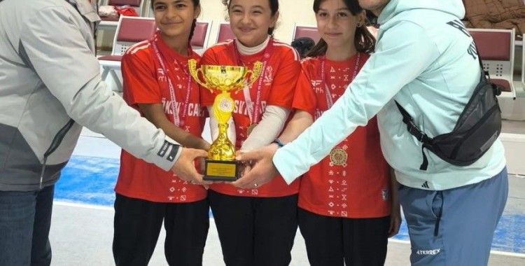 Salihlili öğrenciler, Floor Curling’de birinci oldu
