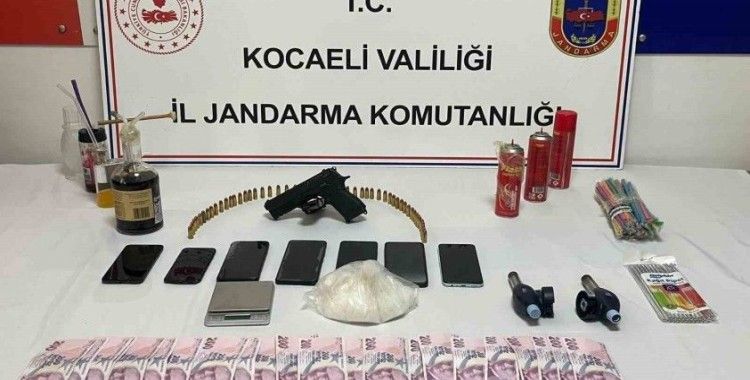 İki ikamette 1 kilo 25 gram metamfetamin ele geçirildi
