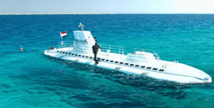 Kızıldeniz'de turist taşıyan denizaltı battı