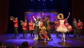 Mersin Şehir Tiyatrosu birbirinden güzel eserleri sahneye taşıyor
