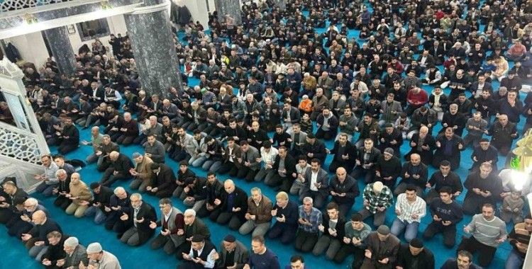 Ağrı’da Kadir Gecesi dualarla ihya edildi
