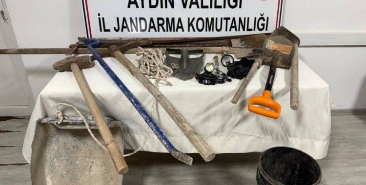 Karacasu’da kaçak kazıya suçüstü
