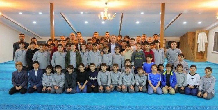 Vali Eldivan hafız adaylarıyla iftar programında bir araya geldi
