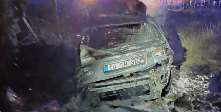 Balıkesir'de kaza sonrası yanan otomobilde bir kişi hayatını kaybetti