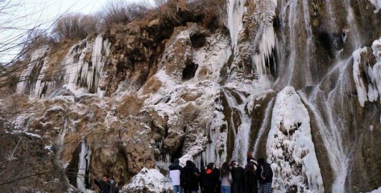 Erzincan Girlevik’te kar; merkezde bahar
