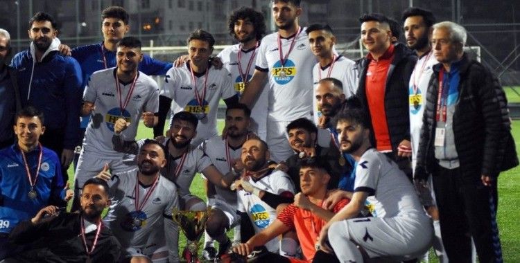 Süper Amatör Küme’nin şampiyonu kupasını aldı
