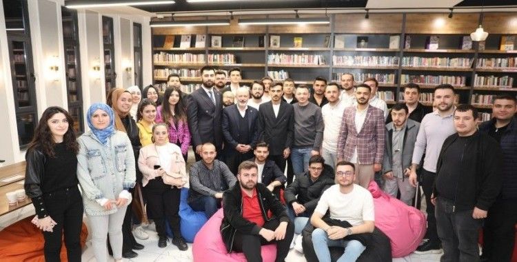 Başkan Çolakbayrakdar, "Gençlerimizin her zaman yanınızdayız"
