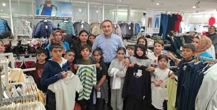 Hayırsever İş İnsanı Mustafa Düger’den Yetim Çocuklara Bayramlık Hediyesi
