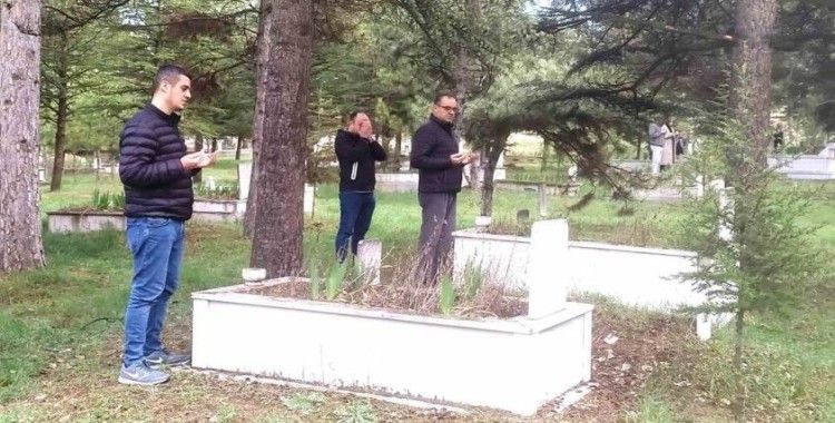 Arife günü mezarlıklar doldu taştı
