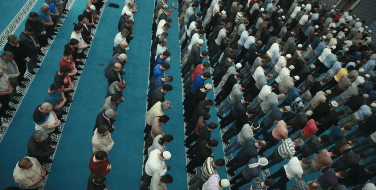 Bayram namazı saatleri açıklandı: 2025 İl İl Ramazan Bayramı namazı vakitleri ve kılınışı