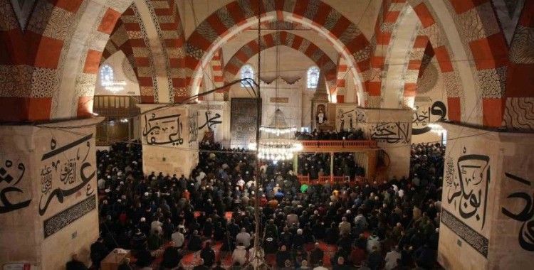 Edirne’de Ramazan Bayramı’nda vatandaşlar camilere akın etti
