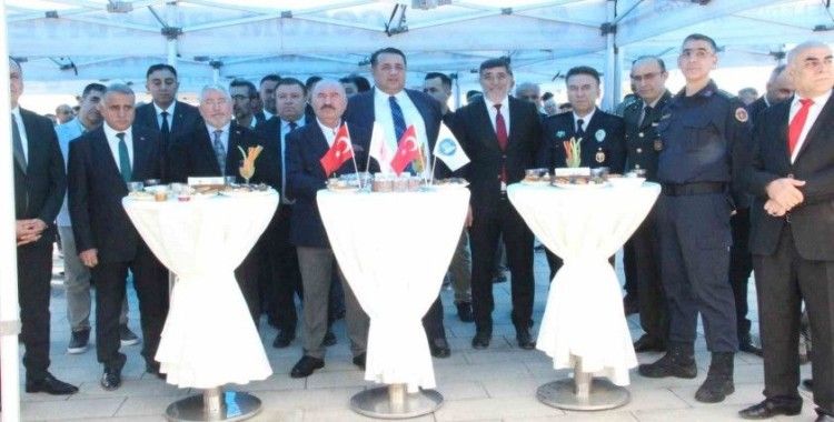 Çorum’da kent protokolü ve vatandaşlar bayramlaştı
