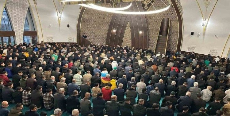 Adıyaman’da binlerce kişi bayram namazı için saf tuttu
