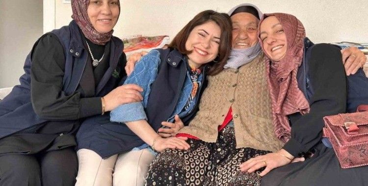 Evlat ekibi, çınarların bayram sevincini paylaştı
