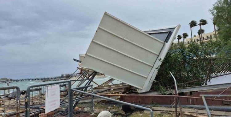 Bodrum’da fırtına etkili oldu
