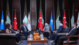 Siyasi partilerde bayramlaşma