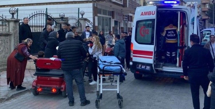 Motosiklet ile otomobil kafa kafaya çarpıştı: 4 yaralı
