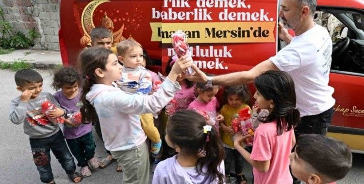 Mersin’de 60 bin çocuğa bayram hediyesi olarak ’suluk ve şeker’ dağıtıldı
