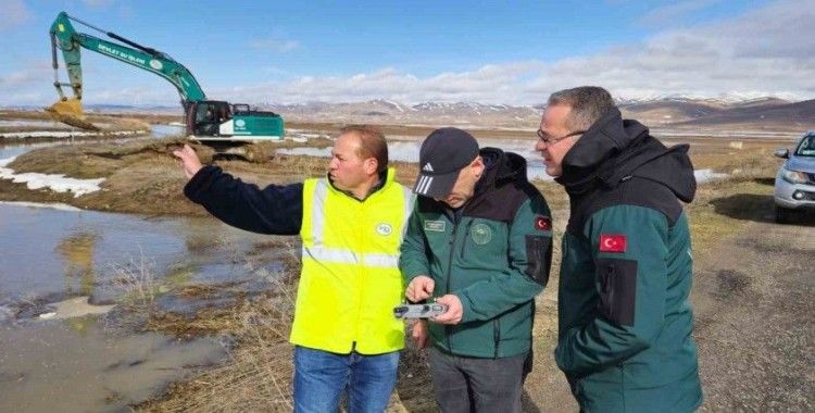 Bayburt’ta yaşanan sel taşkınlarına müdahale için Trabzon’dan iş makineleri sevk edildi
