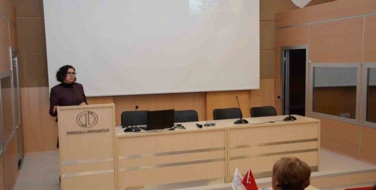 Edebiyat Fakültesinde yapay zekâ, çeviri ve çevirmenlik konuşuldu
