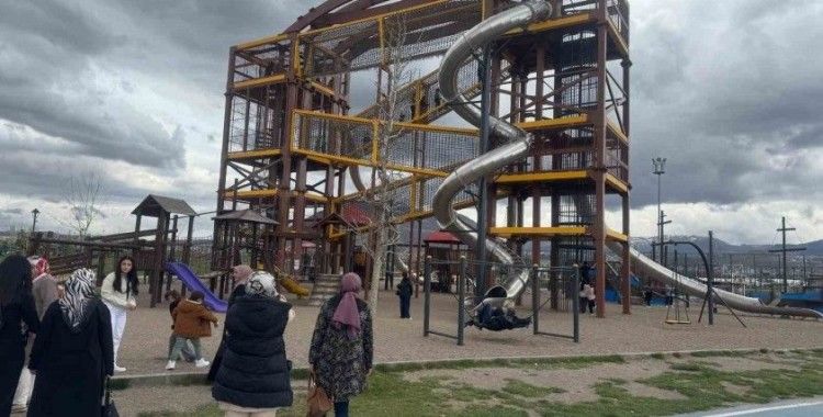 Vatandaşlar bayram sevincini Millet Bahçesi’nde yaşadı
