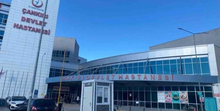 Çankırı’da cadde üzerindeki tartışma kanlı bitti: 20 yaşındaki genç ağır yaralandı
