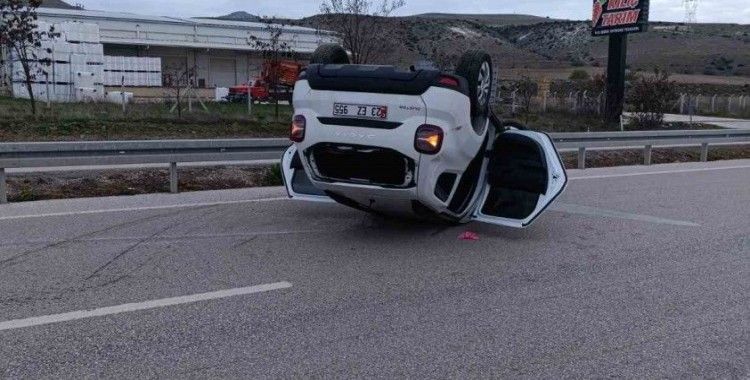 Ankara’da kontrolden çıkan otomobil takla attı: 3 yaralı
