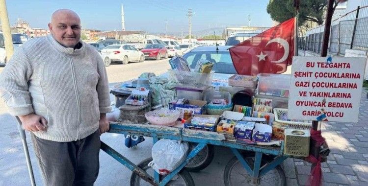 Şehit çocuğundan etkilendi 8 yıldır bedava oyuncak dağıtıyor
