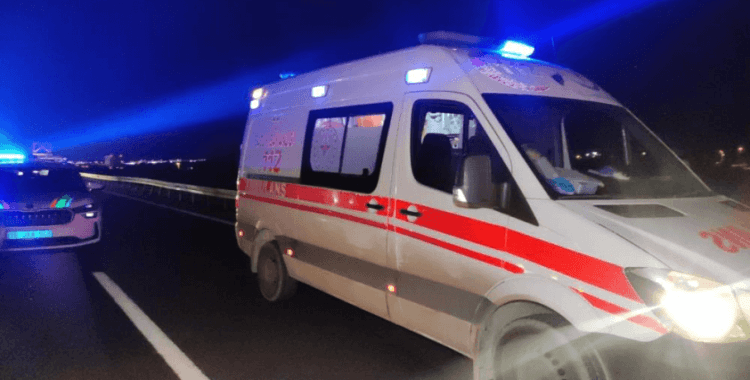 Otobanda 4 araç çarpıştı: 1 ölü, 7 yaralı