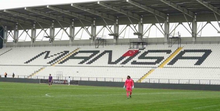 Manisa’da tribünler boş kaldı
